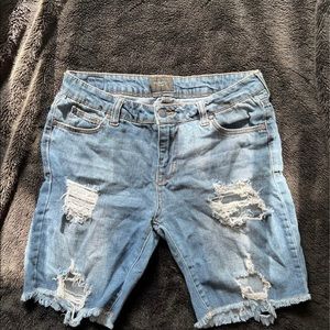 Celebrity Pink bermuda shorts size 5/27